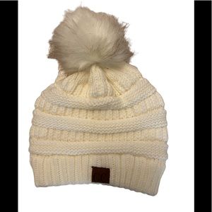 Off white New beanie hat w/ faux fur puffball